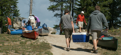 leigh lake portage traffic jam 2007: 