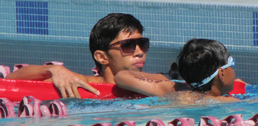 Thanh Huynh lifeguard kids tri 2013: lifeguard assists a swimmer