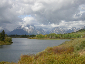 clouds obstruct Mt Moran at Oxbow Bend: 