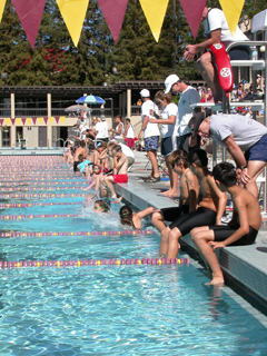 kids tri getting into pool: 