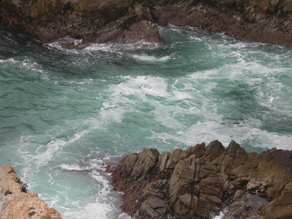 point lobos turquoise water: 