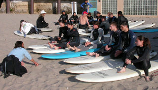surfing lesson on the beach: 
