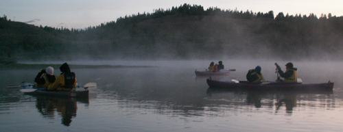 tetons 2008 group paddlling into mist: 