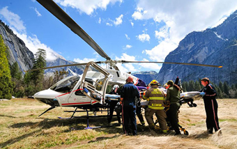 Yosemite helicopter loading victim NPS photo