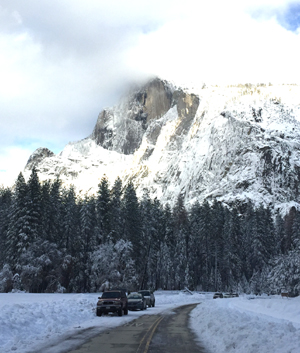 Yosemite raod to uuper pines cmapground snow partaiily cleared, cars blocking roadway