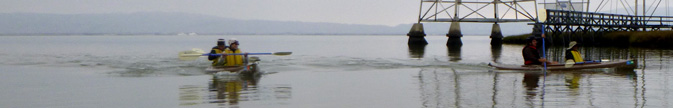 2 fast kayaks making a wake