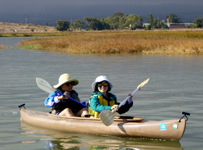 2 women paddling